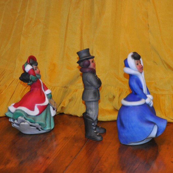 3 Vintage Ceramic Atlantic Mold Hand Painted Christmas Carolers 9” Figurines - Picture 4 of 9